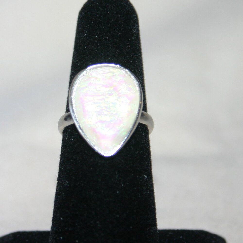 Ladies' Fashion Ring SIlvertone Florescent MOP Pearshaped Stone Size 6 1/2 RG28